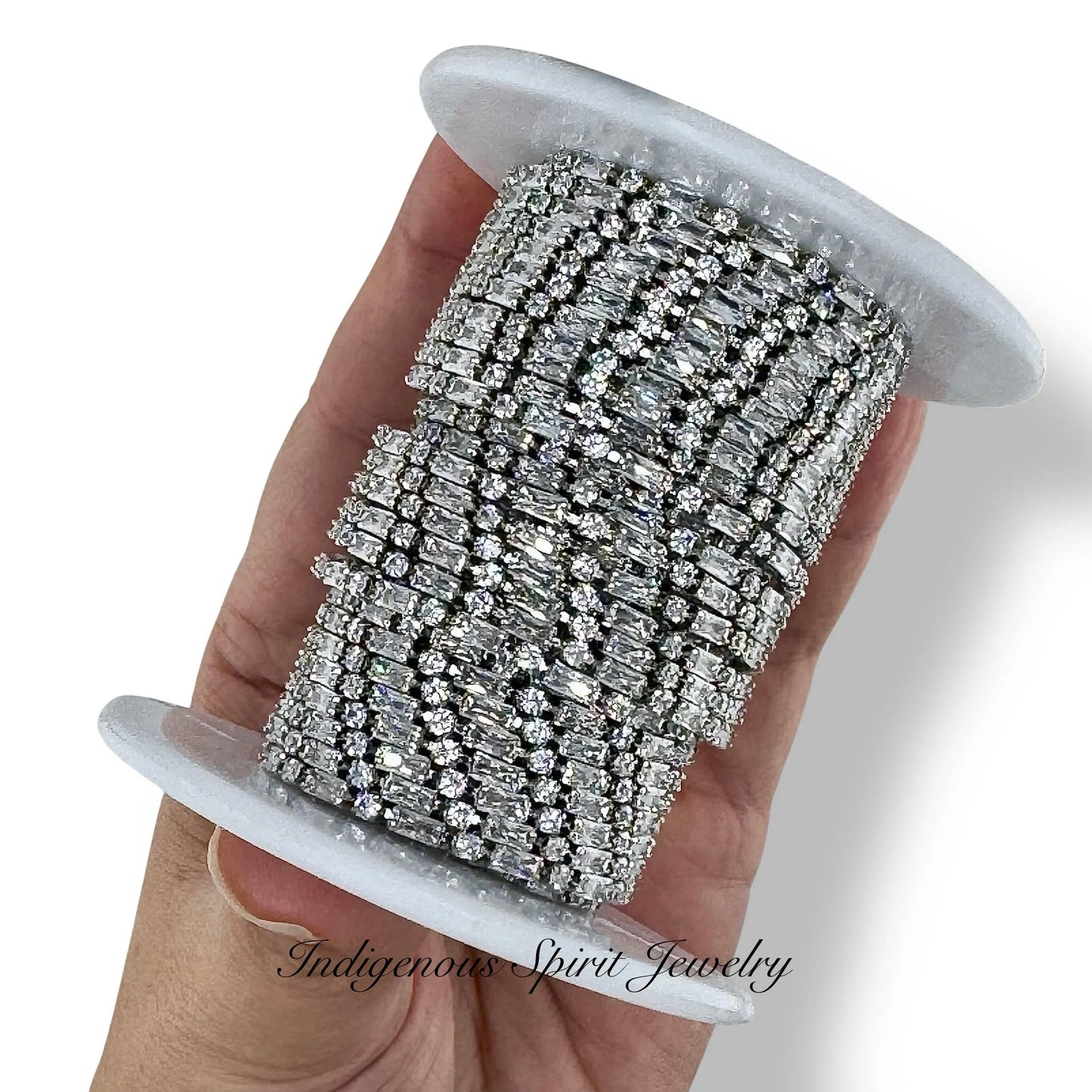 18k White gold/crystal Circles & Rectangles Chain Banding