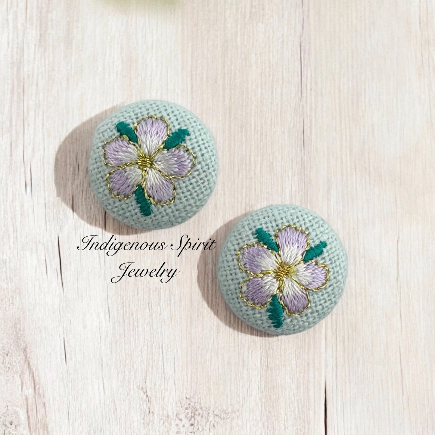 17mm Camellia Embroidered Flower Fabric Cabochon